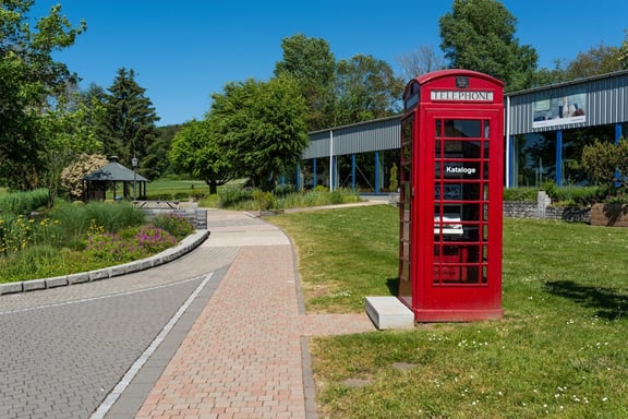Barfußpark_Halle3_Telefonzelle_PCTB1741_ret_ohne_Mülleimer