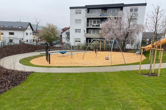 pflastersteine-frieda-naturblond-schulen-kindergaerten-wege-parkanlagen-spielplaetze-plaetze-eltersberg-IMG-2804_header